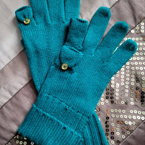 Beautiful Calvin Klein Gloves - Picture 1 of 3